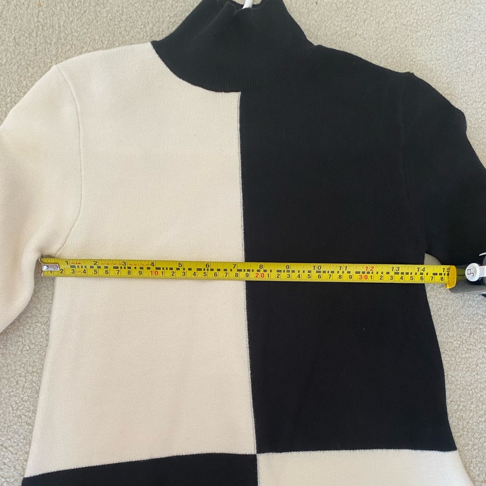 Chic Black and White Women's Dress - Picture 8 of 10